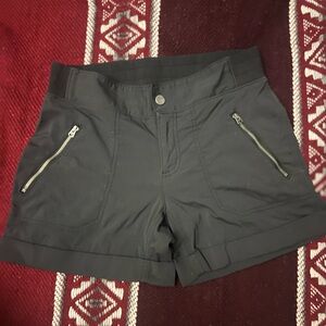 Athleta Women's Trekkie Black Shorts in Size 4 zipper pockets / cargo, hiking